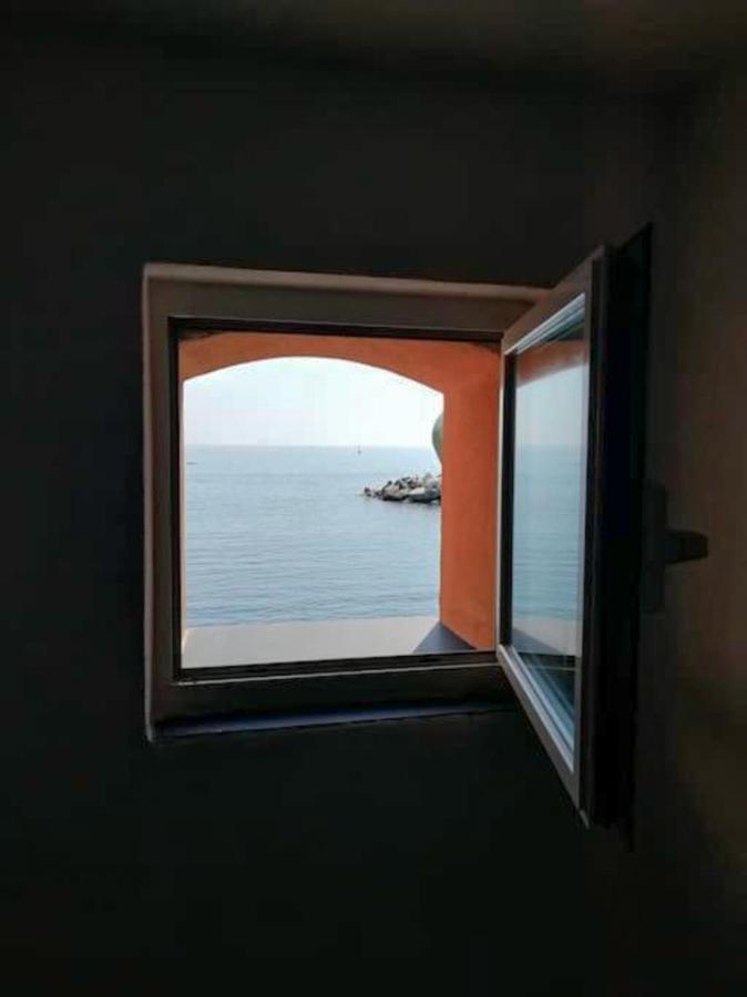 Casa Sulla Spiaggia Di Boccadasse Genoa Bagian luar foto