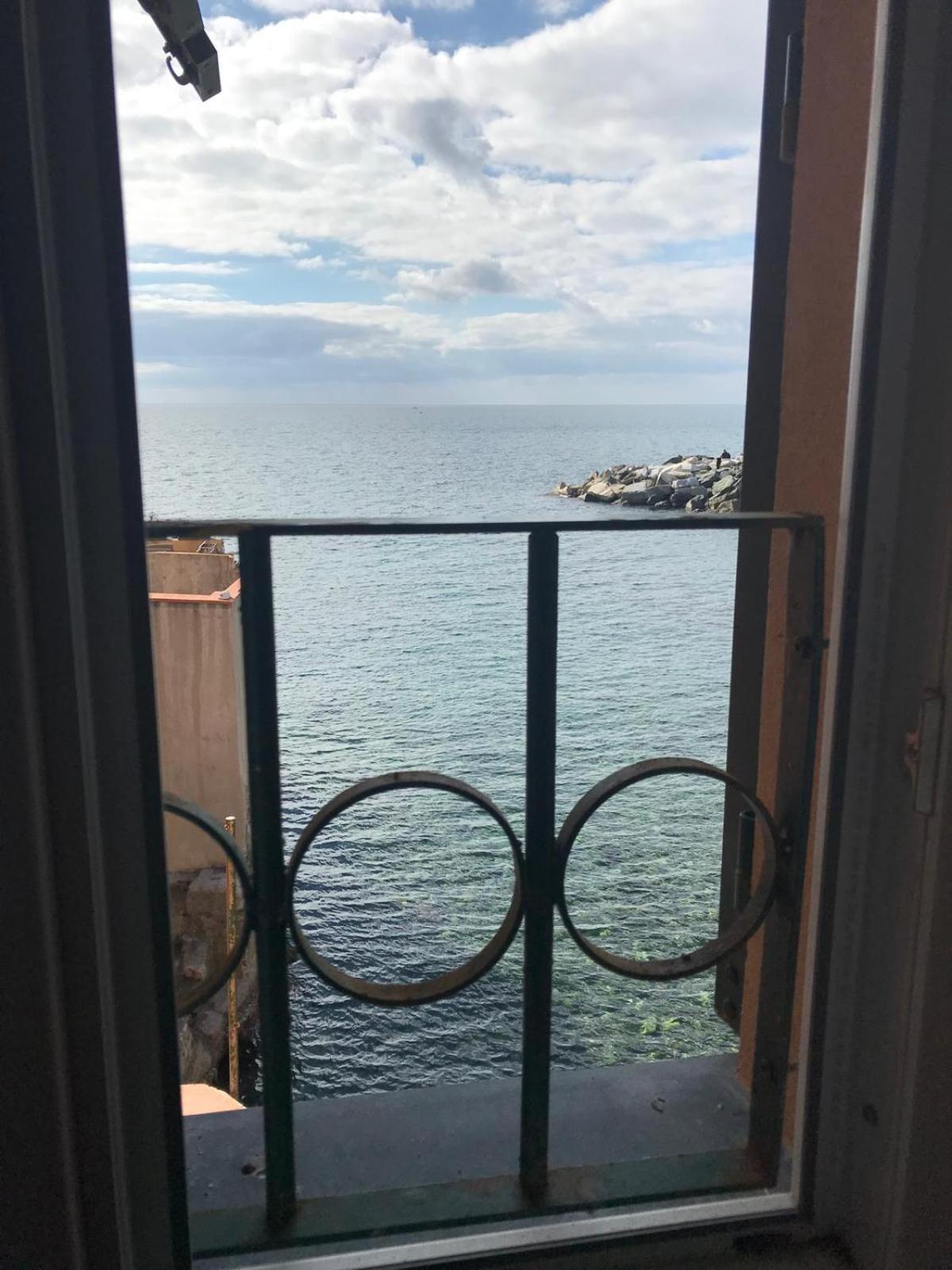 Casa Sulla Spiaggia Di Boccadasse Genoa Bagian luar foto